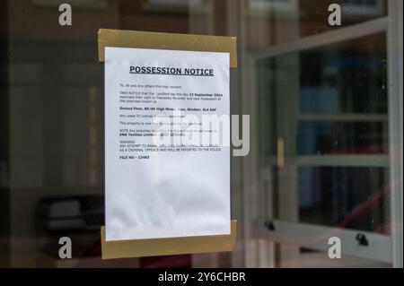 Eton, Windsor, Berkshire, Großbritannien. September 2024. Auf dem ursprünglichen Gelände der Box Sash Windows Company in Eton High Street, Eton, Windsor, Berkshire, wurde eine Besitzanzeige veröffentlicht. Anerkennung: Alamy Stockfoto