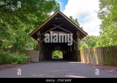 Gadsden, Alabama, USA, 20. Mai 2017: Gilliland-Reese-Brücke im Noccalula Falls Park. Ursprünglich 1899 auf der Gilliland Plantation erbaut, Stockfoto