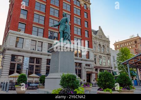 Lexington, Kentucky, USA, 19. Juni 2017: Statue der Konföderierten John C. Breckinridge im Cheapside-Pavillon in der Innenstadt von Lexington. Dieses Denkmal war ein reales Denkmal Stockfoto