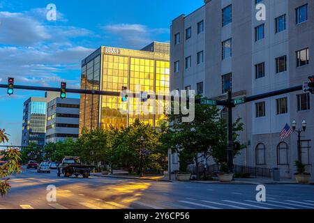 Lexington, Kentucky, USA - 19. Juni 2017: Stadtbild des BB&T Plaza mit Nachmittagssonne im Herzen der Innenstadt von Lexington. Stockfoto