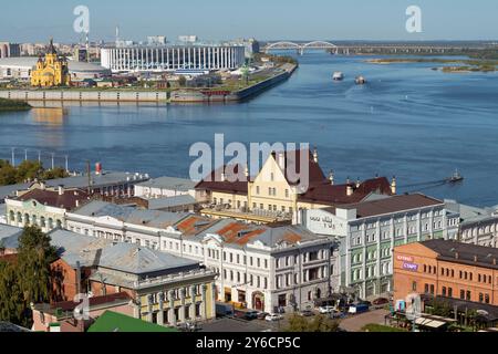 NISCHNI NOWGOROD, RUSSLAND - 4. SEPTEMBER 2024: Blick auf den Pfeil der Wolga und Oka an einem sonnigen septembertag Stockfoto