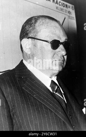 ARGENTINISCHE REGIERUNG EUGENIO BLANCO - WIRTSCHAFTSMINISTER IN BUENOS AIRES, ARGENTINIEN; 14. OKTOBER 1963 Stockfoto