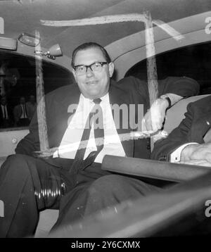 REGINALD MAUDLING BEI DER KABINETTSSITZUNG DER DOWNING STREET 10 IN LONDON / ; 9. OKTOBER 1963 Stockfoto