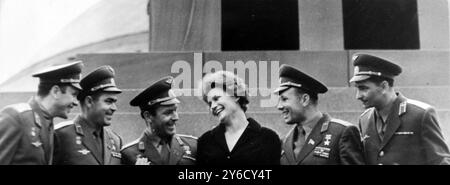 RUSSISCHE KOSMONAUTEN JURI GAGARIN UND VALENTINA TERESCHKOWA IN MOSKAU / ; 4. OKTOBER 1963 Stockfoto