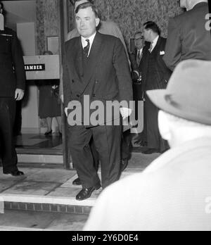 GROSSER ZUGÜBERFALL - HOWARD SABIN STAATSANWALT KOMMT VOR GERICHT; 26. SEPTEMBER 1963 Stockfoto