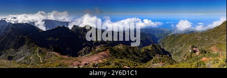 Abend in der Berglandschaft am Pico Ruivo auf Madeira, Portugal. Stockfoto