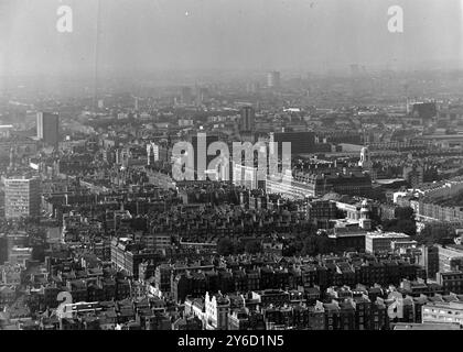 BLICK AUF DAS POSTAMT TOP TV TOWER CHILTERN HILLS KANN MAN IN LONDON SEHEN; 13. SEPTEMBER 1963 Stockfoto