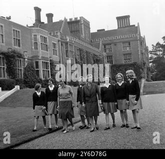 PRINZESSIN ANNE ZUKÜNFTIGE SCHULLEITERIN - ELIZABETH CLARKE IM INTERNAT BENENDEN; 18. JULI 1963 Stockfoto