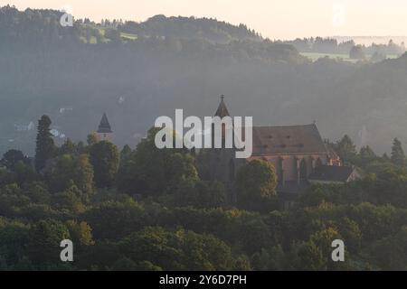 Kyllburg, Deutschland - 13. August 2024: Panoramablick vom Aussichtspunkt der Klosterkirche Kyllburg am 13. August 2024 in Rheinland-Pfalz Stockfoto