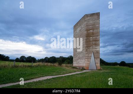 Mechernich, Deutschland - 16. August 2024: Panoramabild der Bruder Klaus Feldkapelle bei Mechernich am 16. August 2024 in Nordrhein-Westfalen, Stockfoto