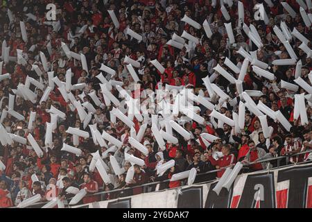 BUENOS AIRES, AR - 24.09.2024: RIVER PLATE X COLO - Fans von Argentina&#39;s River Plate während der zweiten Etappe des Copa Libertadores Viertelfinals im Monumental Stadion in Buenos Aires, Argentinien, Dienstag, 24. September 2024. (Foto: Gabriel Sotelo/Fotoarena) Stockfoto