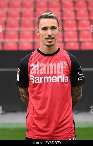 Leverkusen, Deutschland. September 2024. Leverkusens Alejandro Grimaldo Credit: Federico Gambarini/dpa - WICHTIGER HINWEIS: Gemäß den Vorschriften der DFL Deutschen Fußball-Liga und des DFB Deutschen Fußball-Bundes ist es verboten, im Stadion und/oder im Spiel aufgenommene Fotografien in Form von sequenziellen Bildern und/oder videoähnlichen Fotoserien zu verwenden oder zu nutzen./dpa/Alamy Live News Stockfoto