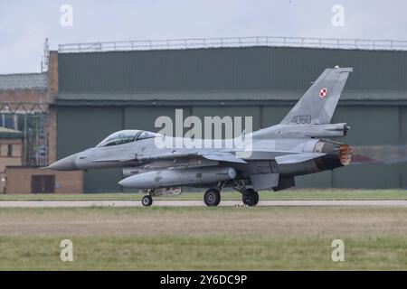 Waddington, Großbritannien. September 2024. Eine polnische Luftwaffe F-16 startet am 25. September 2024 während der Übung von Cobra Warrior 24-2 Royal Air Force Waddington auf der Royal Air Force Station Waddington, Waddington, Vereinigtes Königreich, am 25. September 2024 (Foto: Alfie Cosgrove/News Images) in Waddington, Vereinigtes Königreich. (Foto: Alfie Cosgrove/News Images/SIPA USA) Credit: SIPA USA/Alamy Live News Stockfoto