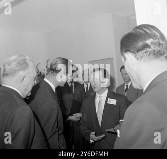 PRINZ PHILIP AUF DER INTERNATIONALEN LEDERMESSE IM ALEXANDRA PALACE IN LONDON / ; 21. MAI 1963 Stockfoto