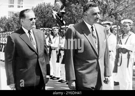 PRÄSIDENT JUGOSLAWIENS JOSIP BROZ TITO MIT DEM PRÄSIDENTEN DER VEREINIGTEN ARABISCHEN REPUBLIK GAMAL ABDUL NASSER AUF DER INSEL BRIONI / ; 13. MAI 1963 Stockfoto