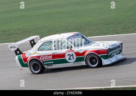 Colin Voyce in seinem Ford Escort Mk1 während des Classic Touring Car Racing Club Rennens 2023 in Snetterton, Norfolk, Großbritannien Stockfoto