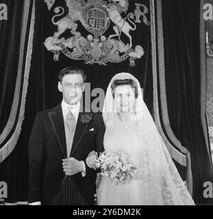 24. APRIL 1963 OFFIZIELLES PORTRÄT ZUR KÖNIGLICHEN HOCHZEIT VON PRINZESSIN ALEXANDRA VON KENT UND ANGUS OGILVY. WESTMINSTER ABBEY LONDON, ENGLAND. Stockfoto