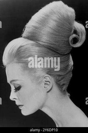 7. APRIL 1963 ANN-MARGRET, STAR DES FILMS - TSCHÜSS BIRDIE - MIT EINER FRISUR VON GEORGE MASTERS IN NEW YORK, USA. Stockfoto