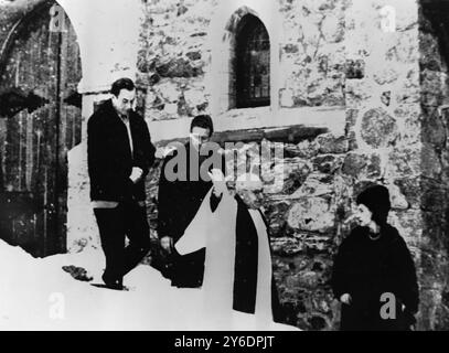 PRINZESSIN MARGARET ERHOB SICH MIT LORD SNOWDON IN DER KIRCHE IN DER SCHWEIZ; 31. MÄRZ 1963 Stockfoto