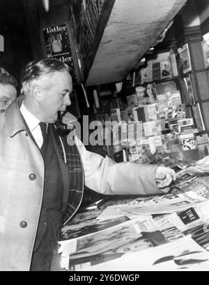 HAROLD WILSON AUF DEM WEG NACH LEEDS / ; 9. MÄRZ 1963 Stockfoto