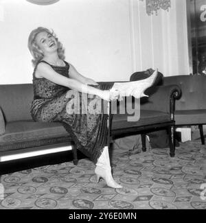 SCHAUSPIELERIN CARROLL BAKER POSIERT / ; 6. FEBRUAR 1963 Stockfoto