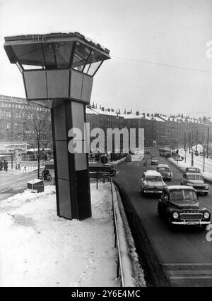 VERKEHRS-ERHÖHTER FERNSEHKONTROLLTURM IN STOCKHOLM; 14. JANUAR 1963 Stockfoto