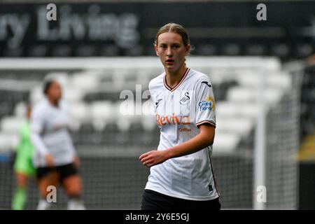 Swansea, Wales. 22. September 2024. Taite Trivett von Swansea City Women während des Genero Adran Premier Matches zwischen Swansea City Women und Barry Town United Women im Stadion Swansea.com in Swansea, Wales, Großbritannien am 22. September 2024. Quelle: Duncan Thomas/Majestic Media. Stockfoto