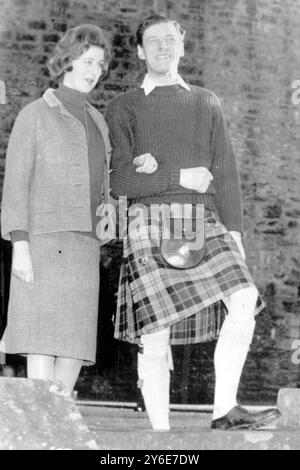 PRINZESSIN ALEXANDRA UND ANGUS JAMES BRUCE OGILVY TÖTETEN AIRLIE CASTLE SCHOTTLAND AM 21. DEZEMBER 1962 Stockfoto