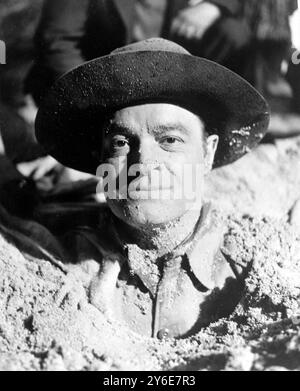 19. DEZEMBER 1962 BOB HOPE TAUCHTE WÄHREND DER DREHARBEITEN VON CALL ME B’WANA IN DEN SHEPPERTON FILM STUDIOS IN LONDON AUF. Stockfoto