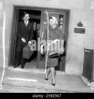 PRINZESSIN ALEXANDRA UND ANGUS JAMES BRUCE OGILVY WIDSOM ZAHNENTFERNUNG ; 10. DEZEMBER 1962 Stockfoto