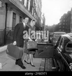 PRINZESSIN ALEXANDRA UND ANGUS JAMES BRUCE OGILVY VERLOBUNGSWAGEN; 10. DEZEMBER 1962 Stockfoto