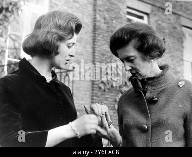 VERLOBUNG VON PRINZESSIN ALEXANDRA UND ANGUS JAMES BRUCE OGILVY IM KENSINGTON PALACE; 30. NOVEMBER 1962 Stockfoto