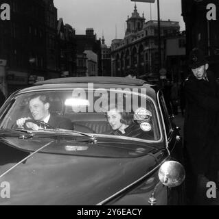 VERLOBUNG VON PRINZESSIN ALEXANDRA UND ANGUS JAMES BRUCE OGILVY IM KENSINGTON PALACE; 30. NOVEMBER 1962 Stockfoto