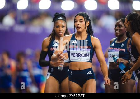 Nicole Yeargin nimmt an der 4X400 Meter Staffel bei den Olympischen Spielen 2024 in Paris Teil. Stockfoto