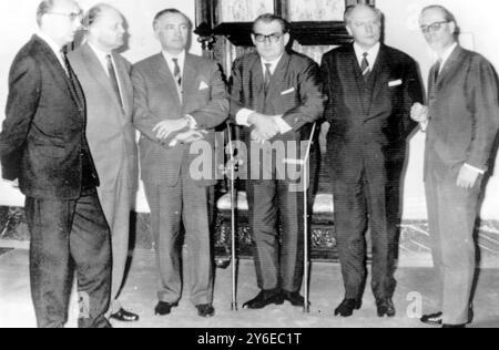 FDP-VORSITZENDER ERICH MENDE ZIEHT FÜNF MINISTER ZURÜCK; 19. NOVEMBER 1962 Stockfoto