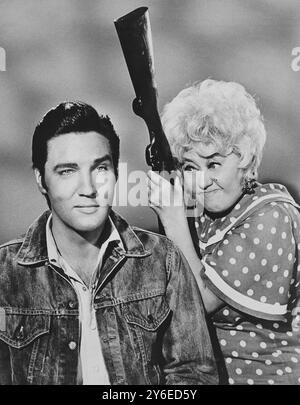 Publicity-Porträt von Elvis Presley und Joan Blondell aus dem Film „Stay Away Joe“ aus dem Jahr 1968 Stockfoto