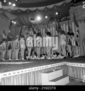 MISS HOLLAND CATHARINA LODDERS MISS WORLD GEKRÖNT - MISS WORLD BEAUTY CONTEST IN LONDON WORLD 1962 VIZEMEISTER AM 8. NOVEMBER 1962 Stockfoto