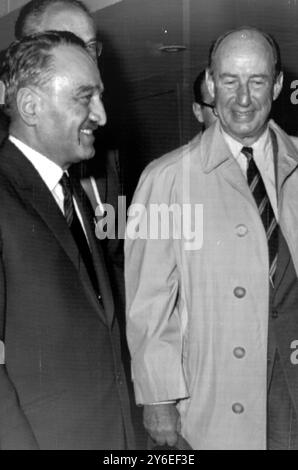 ANASTAS MIKOYAN MIT ADLAI STEVENSON IN NEW YORK; 2. NOVEMBER 1962 Stockfoto