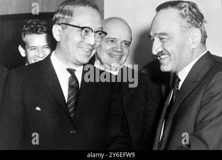 EVGENY KISELEV UND ANASTAS MIKOYAN MIT UN-GENERALSEKRETÄR U THANT IN NEW YORK / ; 2. NOVEMBER 1962 Stockfoto