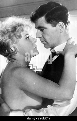 FILME A KIND OF LOVING - JUNE RITCHIE ALS INGRID ROTHWELL MIT ALAN BATES / ; 22. OKTOBER 1962 Stockfoto