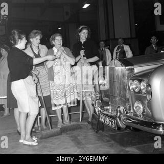 MOTOR SHOWS ROLLS ROYCE SILVER CLOUD AM EARLS COURT IN LONDON; 16. OKTOBER 1962 Stockfoto
