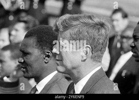 US-AMERIKANISCHER PRESIDENTIDENT JOHN F KENNEDY MIT PRÄSIDENT SEKOU TOURE VON GUINEA IN WASHINGTON; 12. OKTOBER 1962 Stockfoto