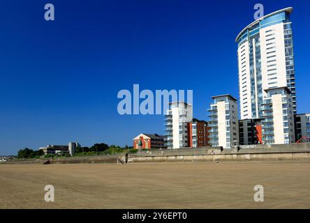 Swansea Uferpromenade und Meridian Tower, Swansea, Südwales. Stockfoto