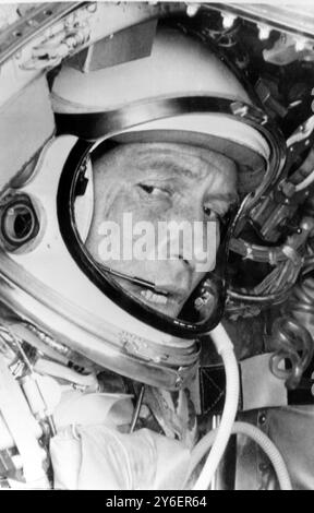 ASTRONAUT WALTER SCHIRRA IN DER QUECKSILBER-RAUMKAPSEL / ; 2. OKTOBER 1962 Stockfoto