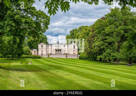 Rosendal Palast von 1827 in Stockholm. Das Schloss Rosendal befindet sich im Erholungsgebiet Djurgarden und ist eines von 11 Königspalästen in Schweden. Stockfoto