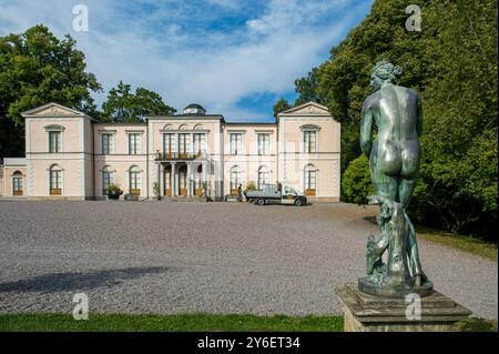 Rosendal Palast von 1827 in Stockholm. Das Schloss Rosendal befindet sich im Erholungsgebiet Djurgarden und ist eines von 11 Königspalästen in Schweden. Stockfoto