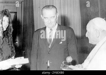 US-VIZEPRÄSIDENT LYNDON JOHNSON MIT PAPST JOHANNES XXIII. IM VATIKAN / ; 7. SEPTEMBER 1962 Stockfoto