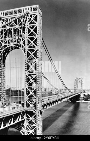 BRÜCKEN GEORGE WASHINGTON BRIDGE IN NEW YORK; 30. AUGUST 1962 Stockfoto