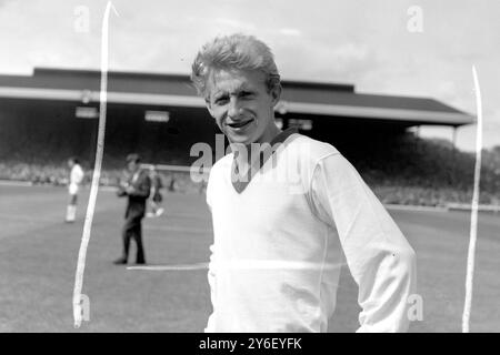 FUSSBALLSPIELER DENIS LAW VON MANCHESTER UNITED PORTRÄT / ; 28. AUGUST 1962 Stockfoto