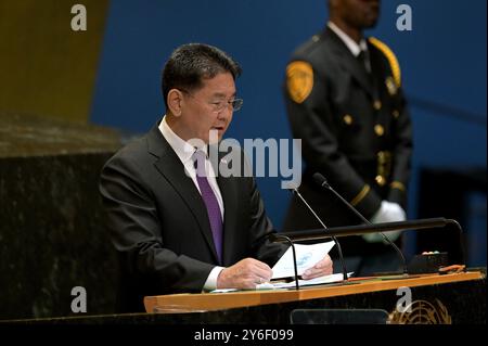 New York, USA. September 2024. Präsident der Mongolei Khurelsukh Ukhnaa spricht an der 79. Tagung der Generalversammlung der Vereinten Nationen (UNGA), Hauptquartier der Vereinten Nationen, New York, 25. September 2024. (Foto: Anthony Behar/SIPA USA) Credit: SIPA USA/Alamy Live News Stockfoto